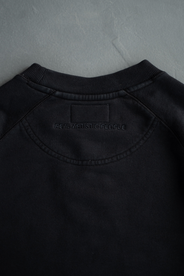 Majesty Sweatshirt - Jet Black